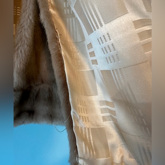 Vintage Faux Fur Cape with pockets One Size - Picture 7 of 8